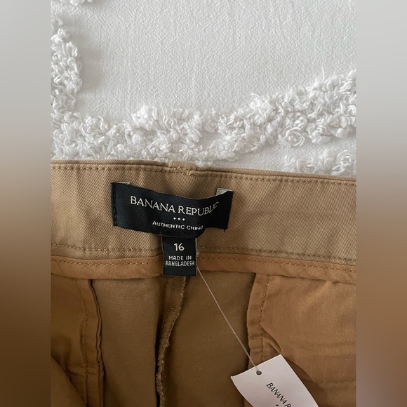 Banana Republic Flat-Front Chino Short - Picture 5 of 11